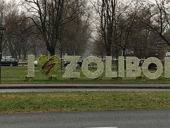 Błyskawica na świątecznej iluminacji. Czy zostanie usunięta z napisu "I love Żoliborz"?