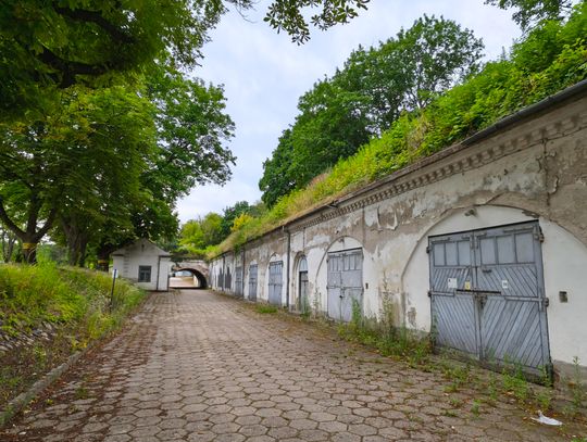 Budowa kładki odsunięta w czasie. W pierwszej kolejności wykonawca zajmie się kazamatami