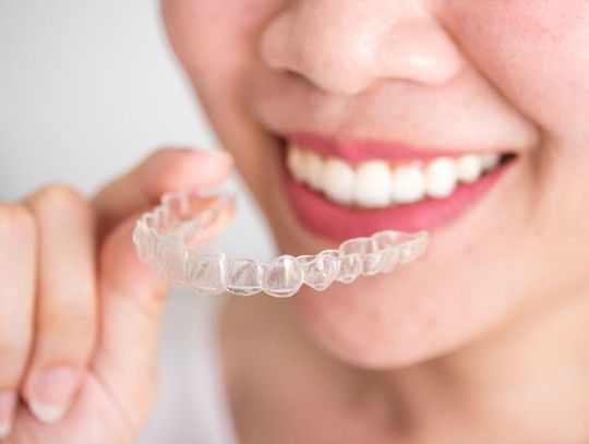 Cyfrowe planowanie leczenia ortodontycznego w Warszawie – jak technologia Invisalign® zmieniła leczenie wad zgryzu?