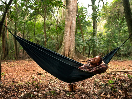 Hamak w miejskiej przestrzeni? Jest pomysł na nowe miejsce relaksu!