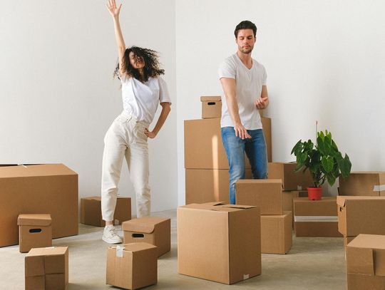 Jak zorganizować przeprowadzkę na Żoliborzu i w Warszawie – praktyczny poradnik