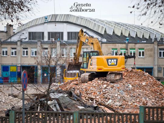 Kolejna hala wyburzona. To już druga rozbiórka na terenie MZA w przeciągu roku