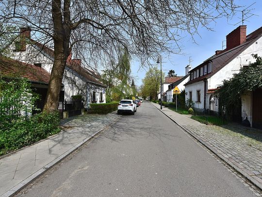 Kolonia Oficerska – od szlacheckich dworków po miasto-ogród