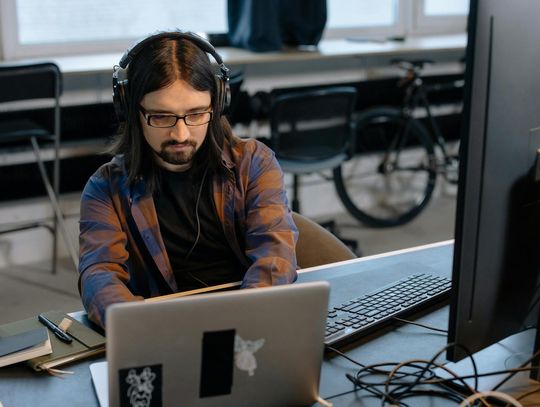 Kompleksowy przewodnik po outsourcingu informatycznym w Warszawie: jak wybrać idealne rozwiązanie dla Twojej firmy