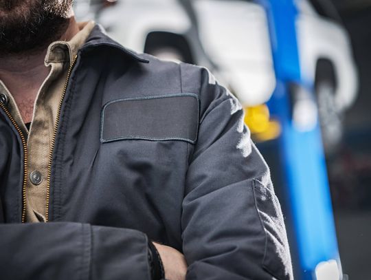 Kurtki z logo Logos Dystrybucja – jak dobrać rodzaj do warunków pracy? Kurtki z logo Logos Dystrybucja – jak dobrać rodzaj do warunków pracy?