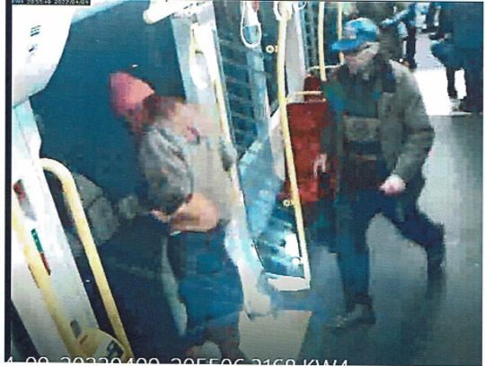 Mężczyzna, który zaatakował Ukrainkę w tramwaju poszukiwany. Policja publikuje jego wizerunek.