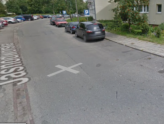 Mieszkańcy czekają, droga się pogarsza. Interpelacja w sprawie ul. Jasnodworskiej