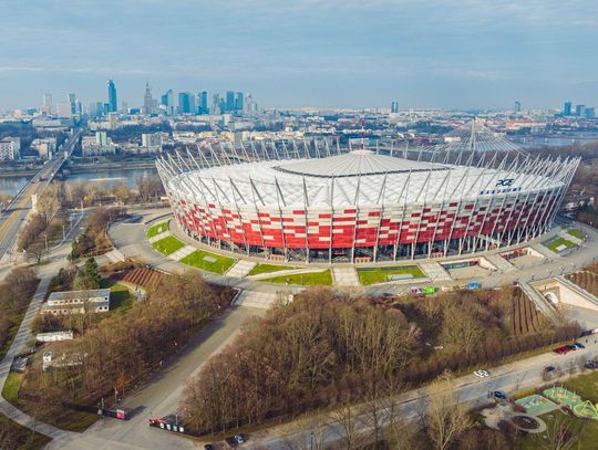Moda na rooftopy: jak najwyższy taras widokowy w Warszawie zmienia krajobraz rozrywkowy stolicy.