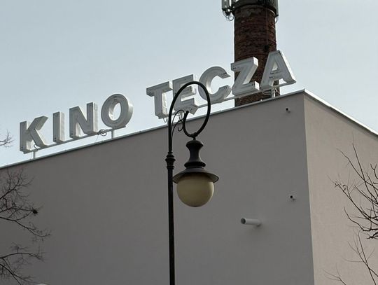 Neon Kina Tęcza znów rozświetla dzielnicę