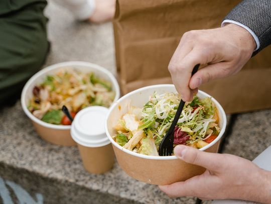 O wiele więcej niż redukcja kalorii. Zobacz, dlaczego dieta pudełkowa w Warszawie od Wygodnej Diety to opcja, którą warto rozważyć