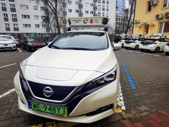 Powiększa się flota elektrycznych samochodów do e-kontroli płatnego parkowania na Żoliborzu