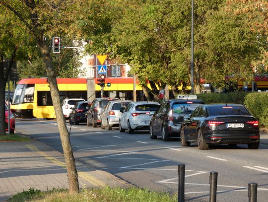 Przebudowa skrzyżowania Broniewskiego i Krasińskiego. Czy ZDM uwzględni budowę drogi rowerowej?