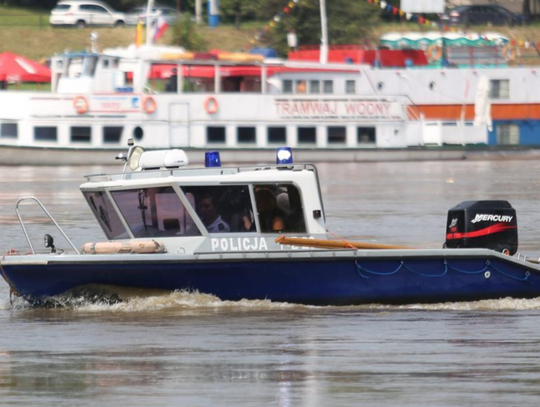 Przy moście Gdańskim policjanci wyciągnęli z Wisły kobietę