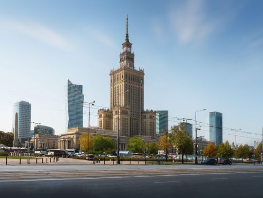 Rynek pracy w Warszawie – jakie zawody tracą na znaczeniu, a jakie zyskują?