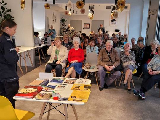 Seniorze! Policja przypomina  jak właściwie dbać o bezpieczeństwo