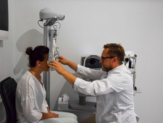 Twoje Oksy podpowiadają kiedy wykonać badanie optometryczne, a kiedy okulistyczne. Materiał partnera