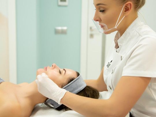 Wellness Empire - idealny salon kosmetyczny w Warszawie. Jak bezpieczna medycyna estetyczna na Mokotowie odmieni Twoją skórę?