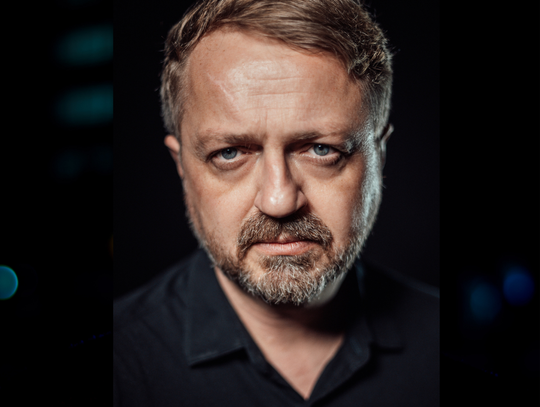 Wieczór z tajemnicą i humorem – spotkanie autorskie z Przemysławem Borkowskim