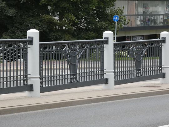 Zabytkowe balustrady wreszcie wróciły na swoje miejsce