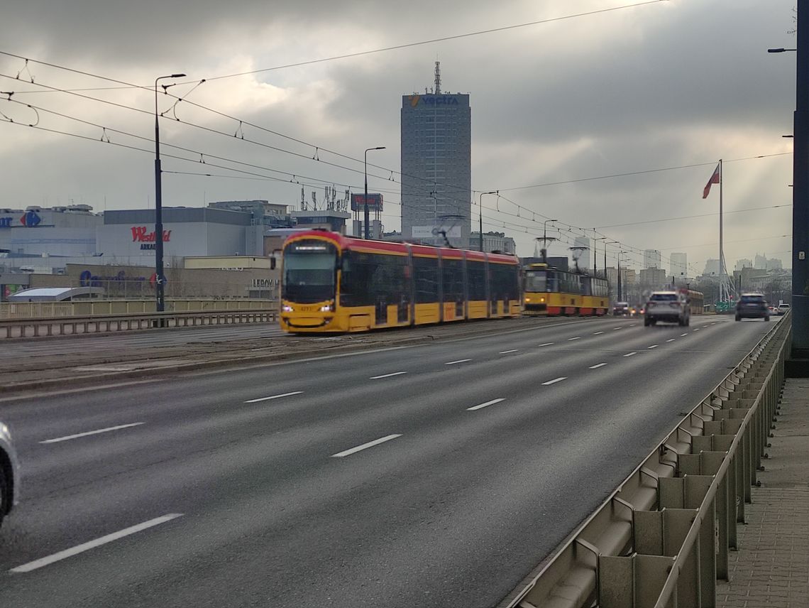 Co się dzieje z tramwajami na wiadukcie Al. Jana Pawła II? [wideo]