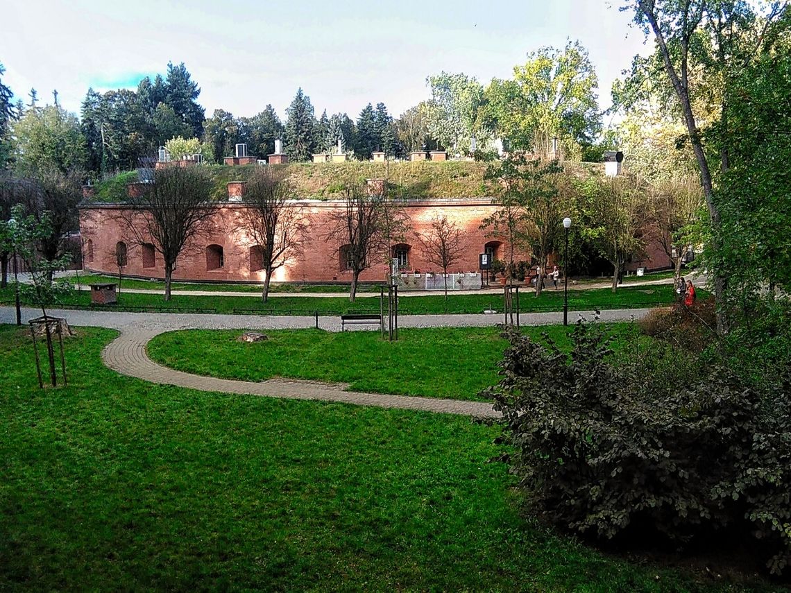 Fort Sokolnickiego: podczas wojny był tu szpital dla Powstańców, teraz przyciąga muzyką, sztuką i kulinariami
