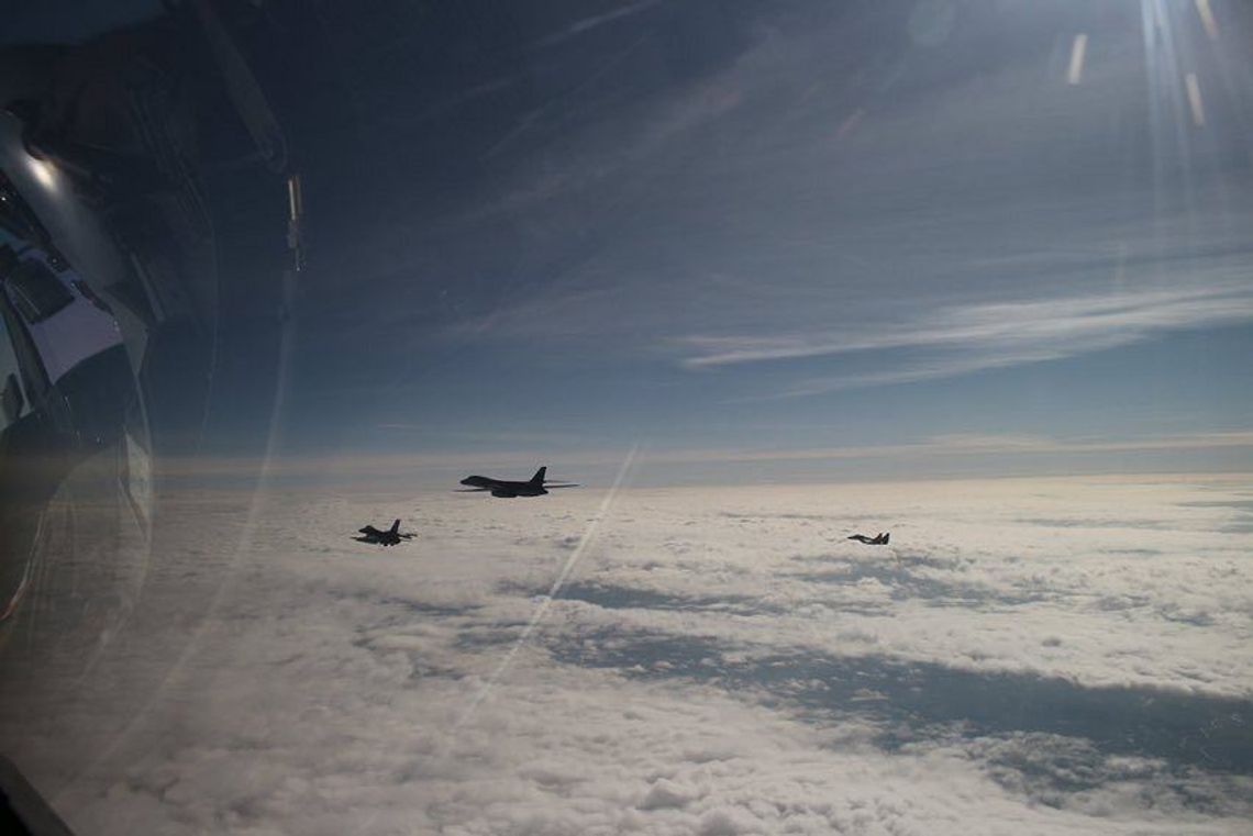 „Huk” nad Żoliborzem? To polskie odrzutowce eskortujące amerykański bombowiec