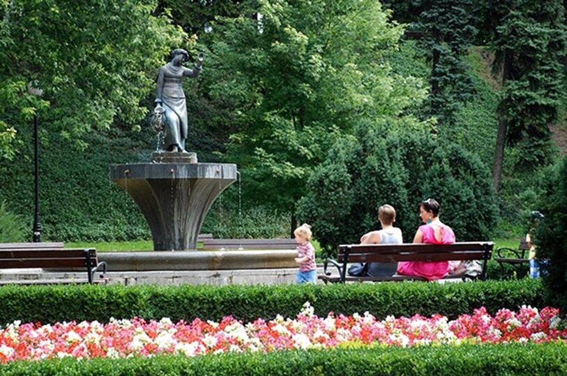 Imieniny Aliny – dziewczyny z dzbanem. Kulturalne święto w sercu dzielnicy