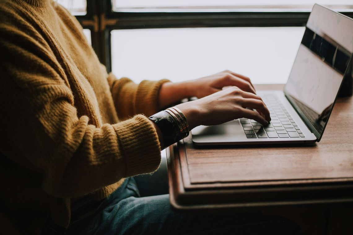 Jak wybrać optymalnego dostawcę internetu w Warszawie: przewodnik dla mieszkańców i firm