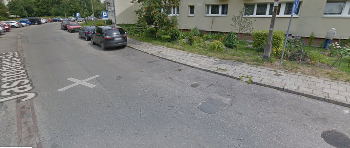 Mieszkańcy czekają, droga się pogarsza. Interpelacja w sprawie ul. Jasnodworskiej