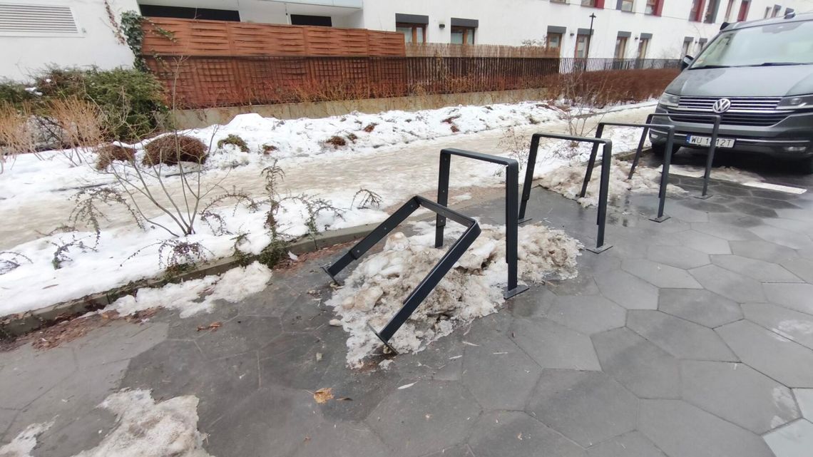 Niszczą nową zieleń i infrastrukturę na Brandysa