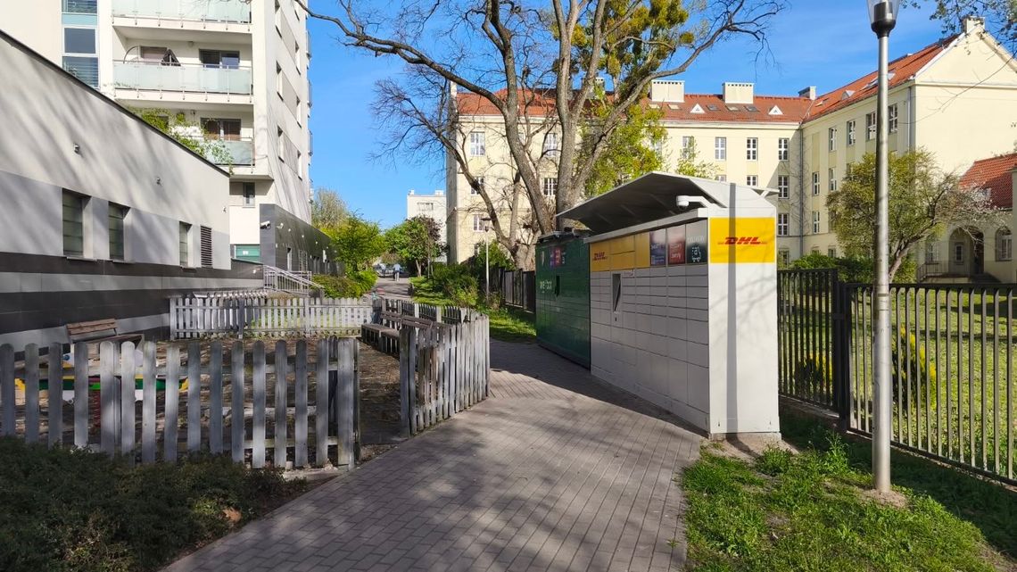 "Patodeweloperski" plac zabaw w ruinie. Sanepid przeprowadził kontrolę "Patodeweloperski" plac zabaw w ruinie. Sanepid przeprowadził kontrolę
