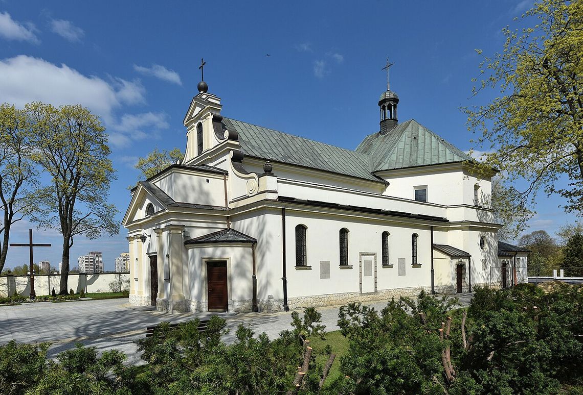 Pęka kościół, osuwa się skarpa