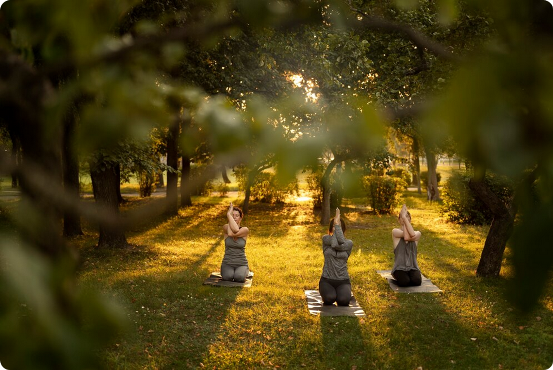 Poranek z Jogą Kundalini – bezpłatne sesje na świeżym powietrzu