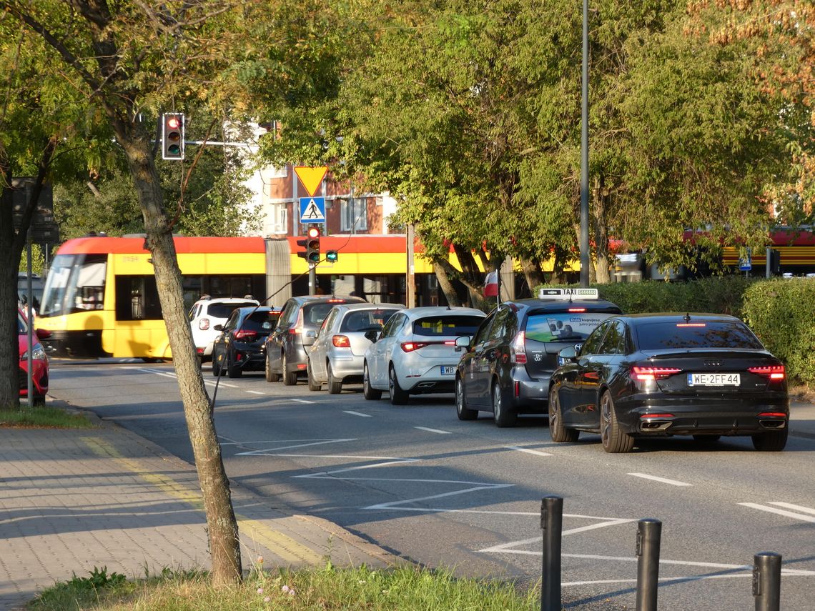 Przebudowa skrzyżowania Broniewskiego i Krasińskiego. Czy ZDM uwzględni budowę drogi rowerowej?