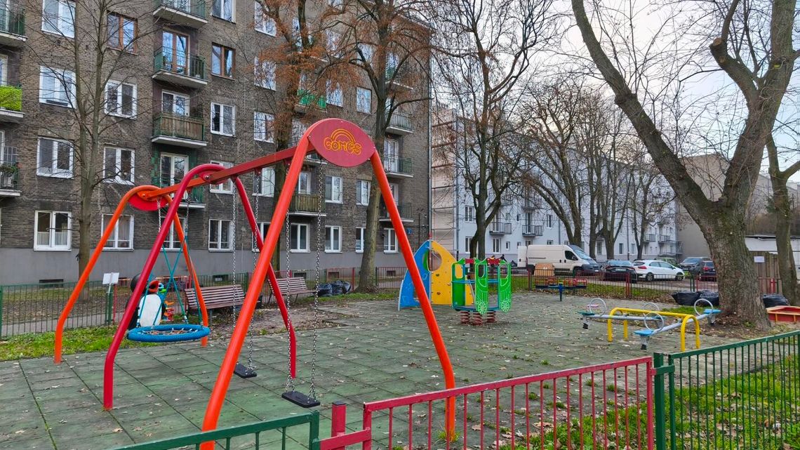 Rewitalizacja podwórek i powrót historycznego krzyża przy ul. Krajewskiego Rewitalizacja podwórek i powrót historycznego krzyża przy ul. Krajewskiego