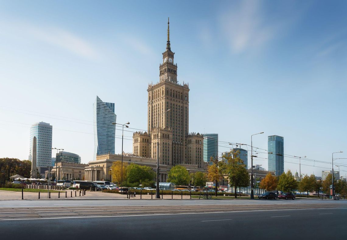 Rynek pracy w Warszawie – jakie zawody tracą na znaczeniu, a jakie zyskują?