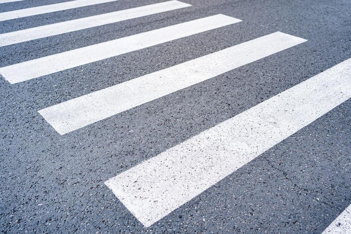 Słabo widoczne oznaczenia na chodnikach parku Żeromskiego Słabo widoczne oznaczenia na chodnikach parku Żeromskiego