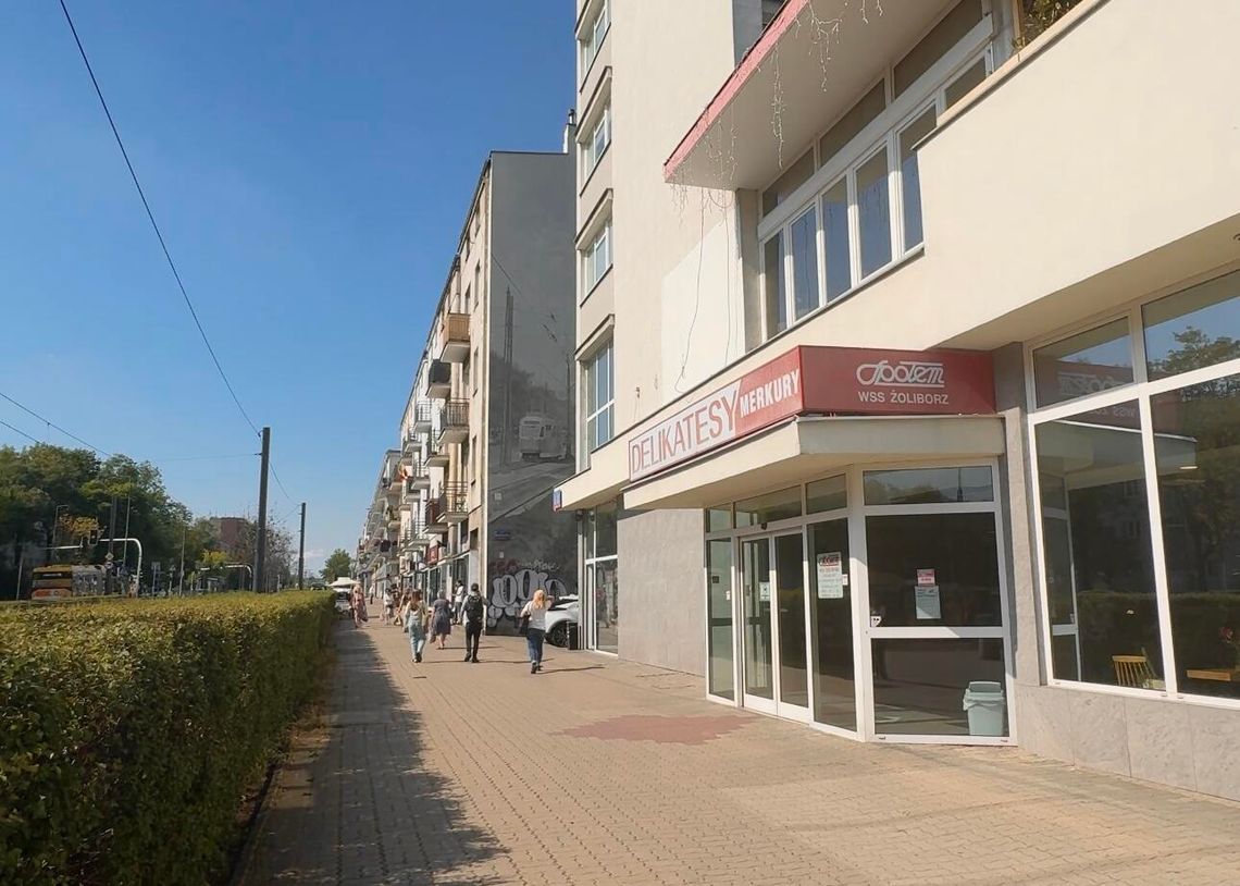 Ulica Słowackiego w ogniu słońca. Mieszkańcy apelują o drzewa i cień!
