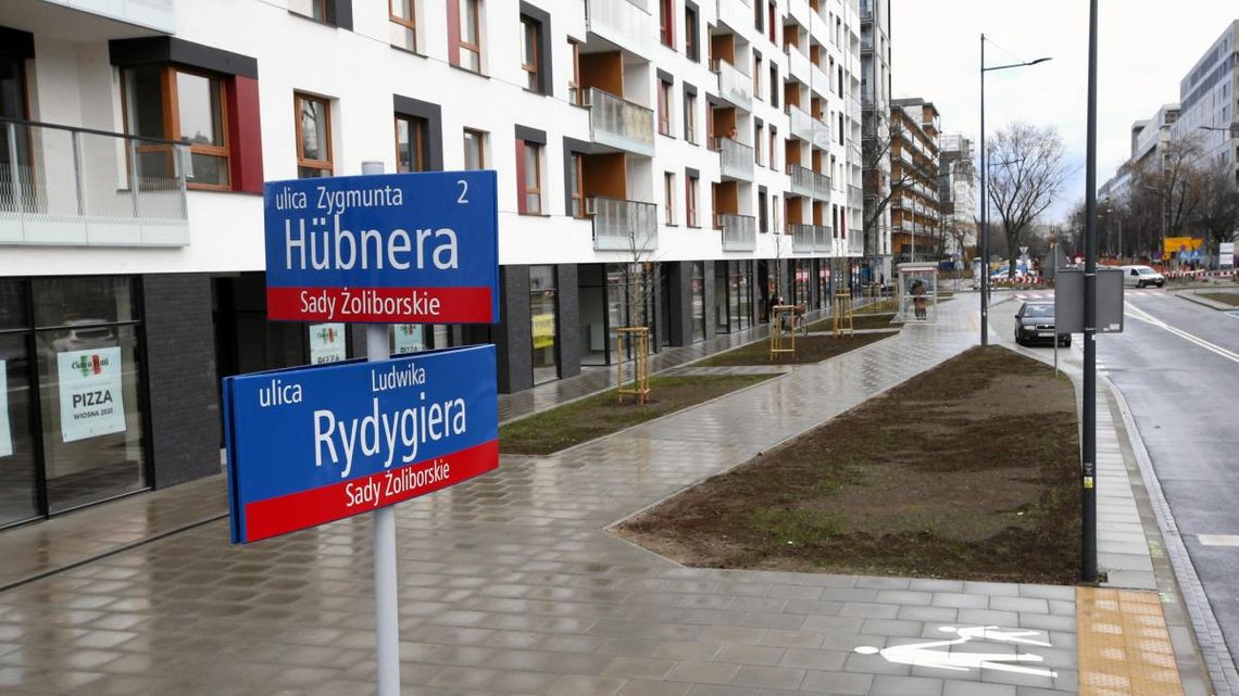 Wygrodzone miejsce postojowe przy Rydygiera z odpowiedzią, ale wciąż niewyjaśnione Wygrodzone miejsce postojowe przy Rydygiera z odpowiedzią, ale wciąż niewyjaśnione