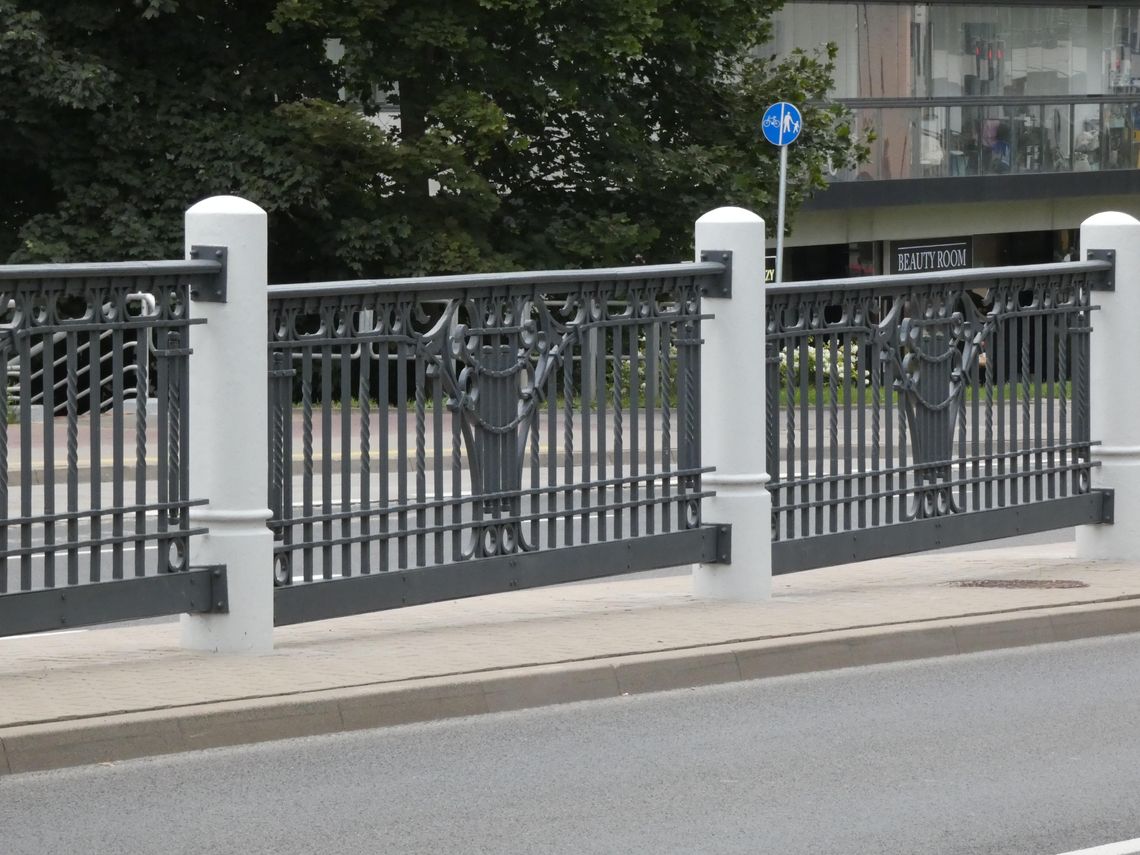 Zabytkowe balustrady wreszcie wróciły na swoje miejsce