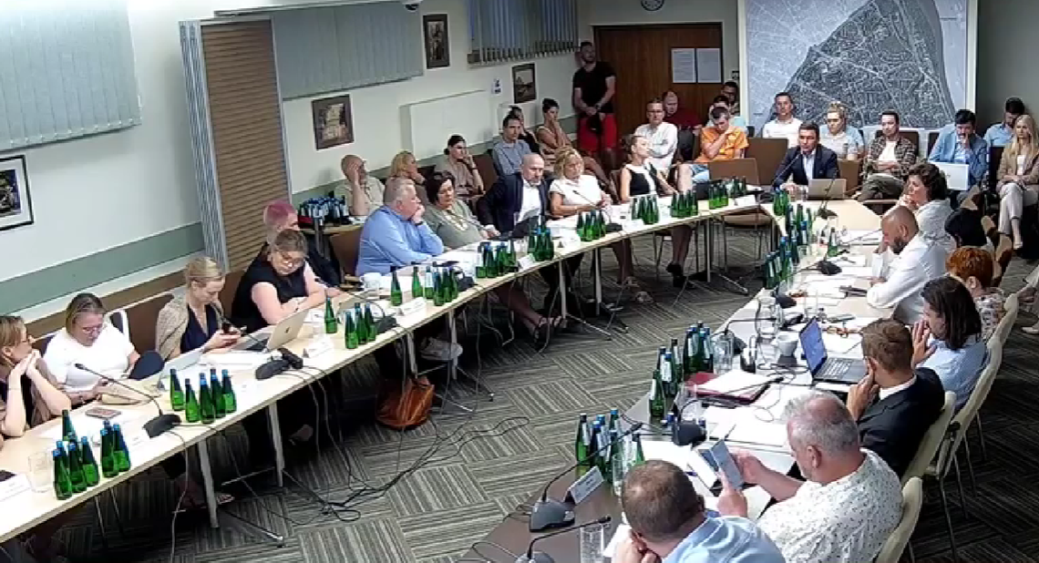 "Zjeść ciastko i mieć ciastko". Radni przeciw Lexowi są za propozycjami deweloperów? "Zjeść ciastko i mieć ciastko". Radni przeciw Lexowi są za propozycjami deweloperów?