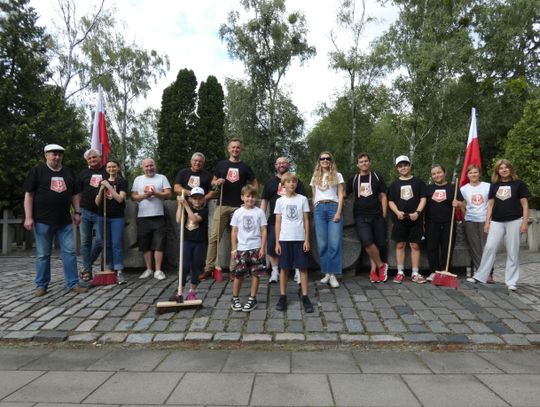 Społeczna Akcja Sprzątania Kwatery Żołnierzy „Żywiciela” – 10 lat łączenia pokoleń