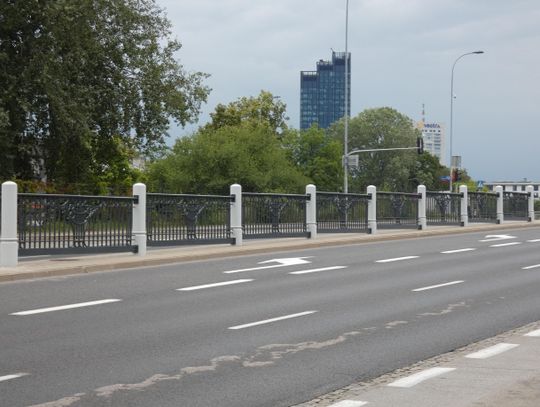 Zabytkowe balustrady wreszcie wróciły na swoje miejsce